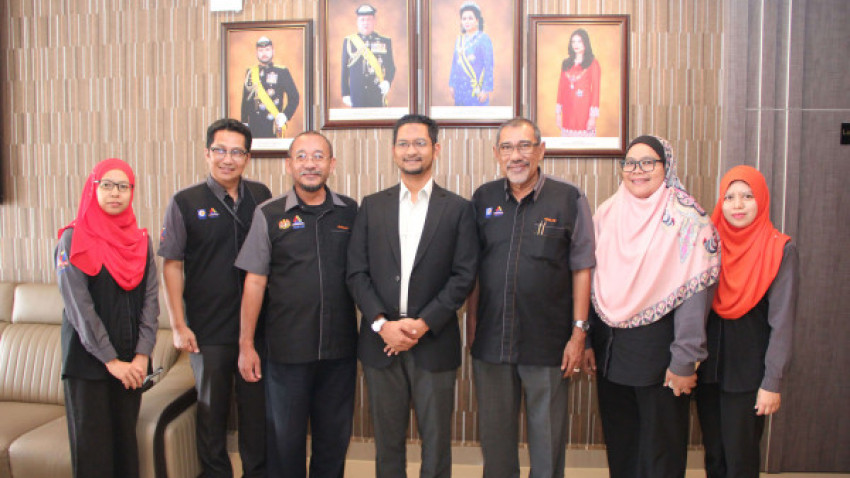 pegawai-pegawai-kanan-mkm-bergambar-kenangan-bersama-yb-exco-koperasi-johor